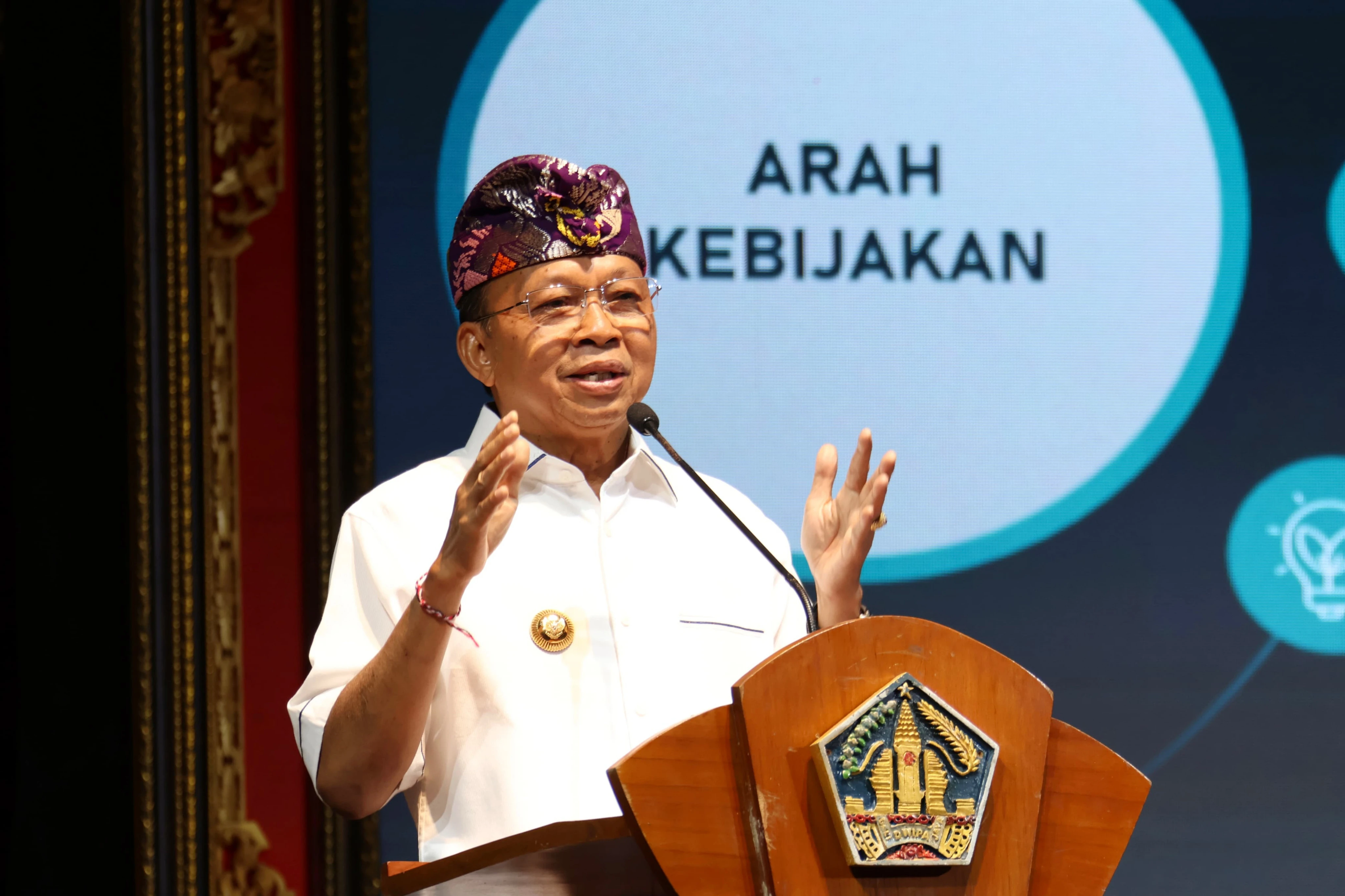 Koster: Bali Mandiri Energi tak Bisa Ditawar, PLTS Atap Jadi Solusi