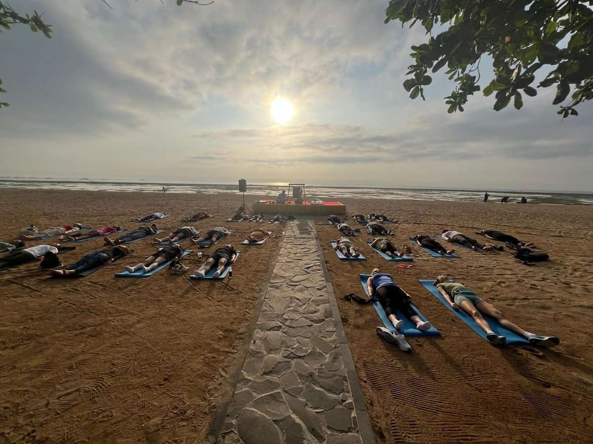 The Meru Promosi Gaya Hidup Sehat, Gelar Wellness Activity di Pantai Sanur