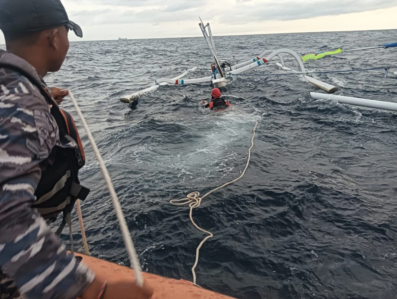 Nelayan Nusa Penida Hilang saat Melaut, Evakuasi Terhalang Hujan & Ombak