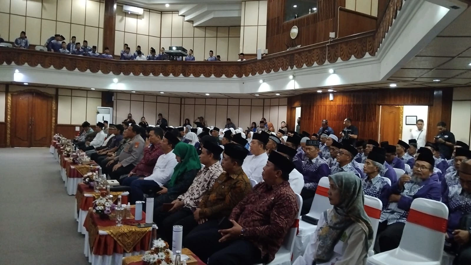 Wagub Giri Prasta Melepas 672 Calon Jemaah Haji Bali, Sebut Duta Spiritual