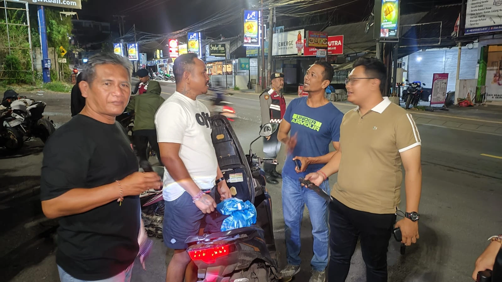 Belasan Motor Terjaring Razia di depan GWK, Pengendara Bawa Sajam tak Berkutik
