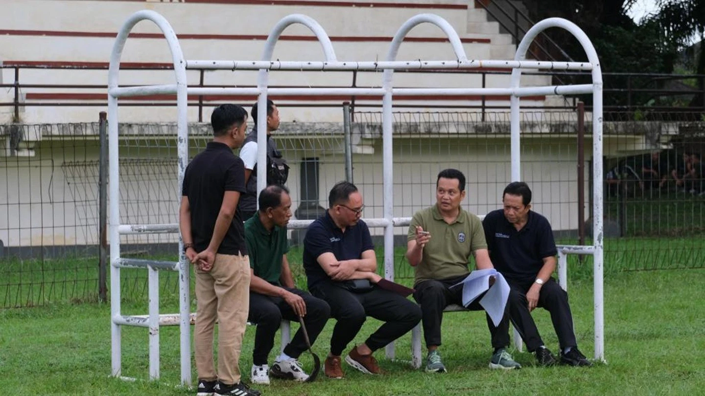 Bupati Kembang Prihatin Kondisi Stadion Pecangakan, Ini Perintahnya ke Dinas PUPR