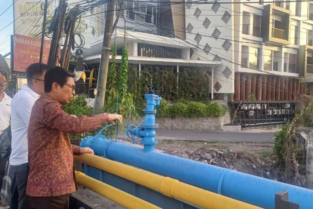 Badung Normalisasi Tukad Mati, Pasang Trash Rack di Alur Sungai
