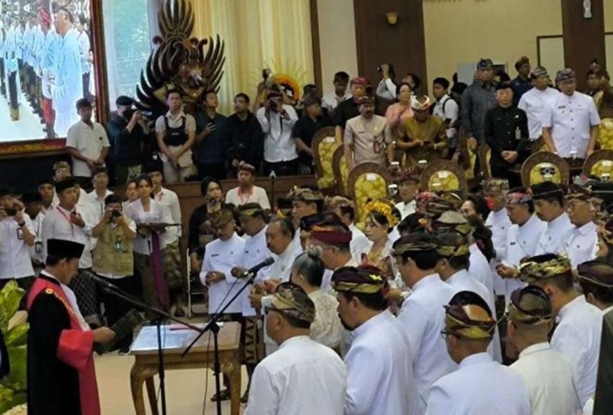 55 Anggota DPRD Bali Dilantik, tak Ada Sosok De Gadjah Hingga Kembang Hartawan