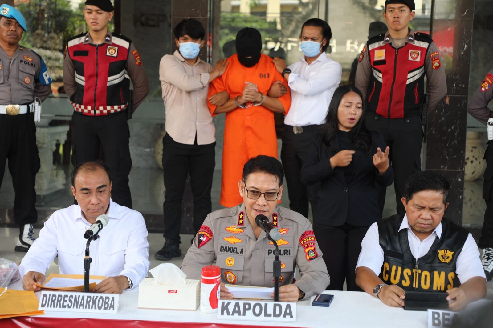 Polda Bali & Bea Cukai Tangkap Bule Australia Penyelundup Kokain Senilai Rp 12 M