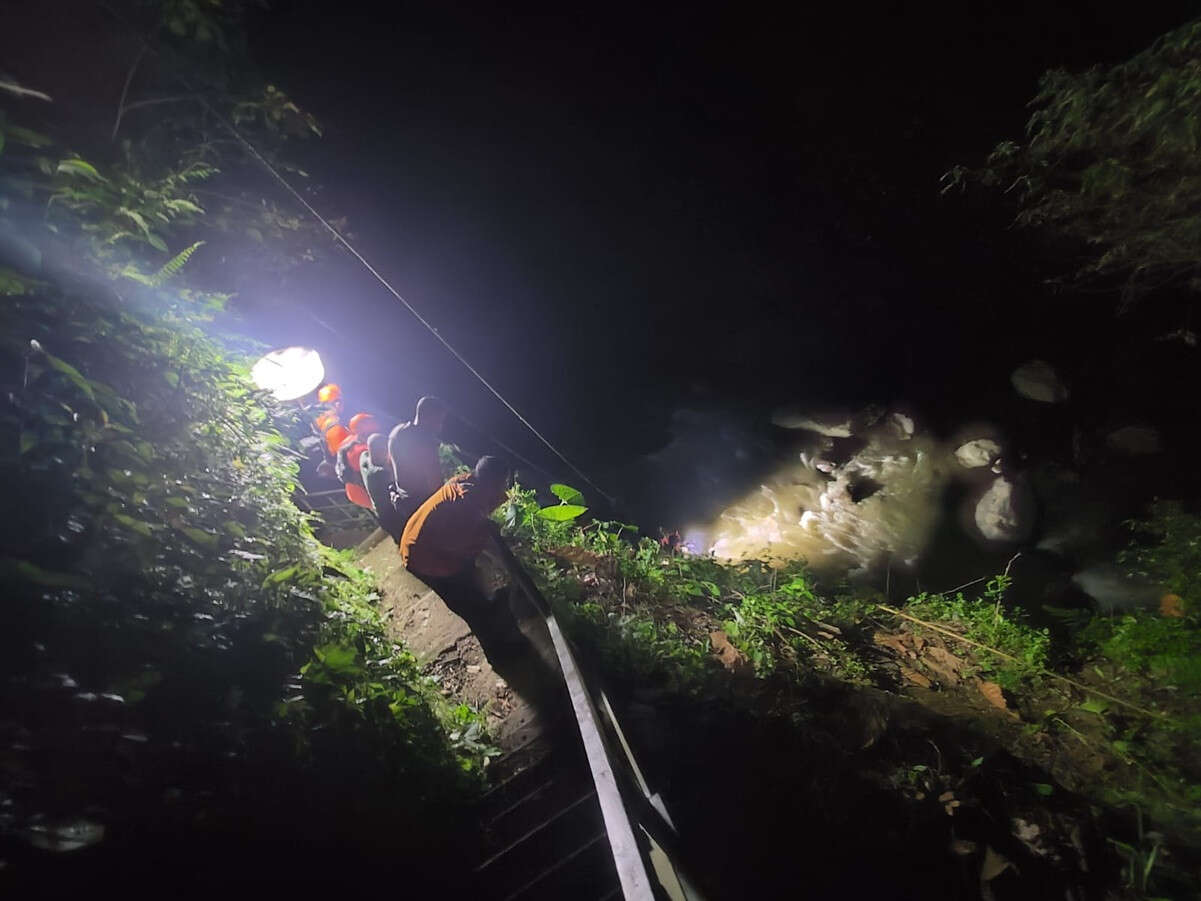 Pekerja Las Konstruksi Terjatuh ke Jurang Sungai Ayung Bali, Tim Rescue Terkendala