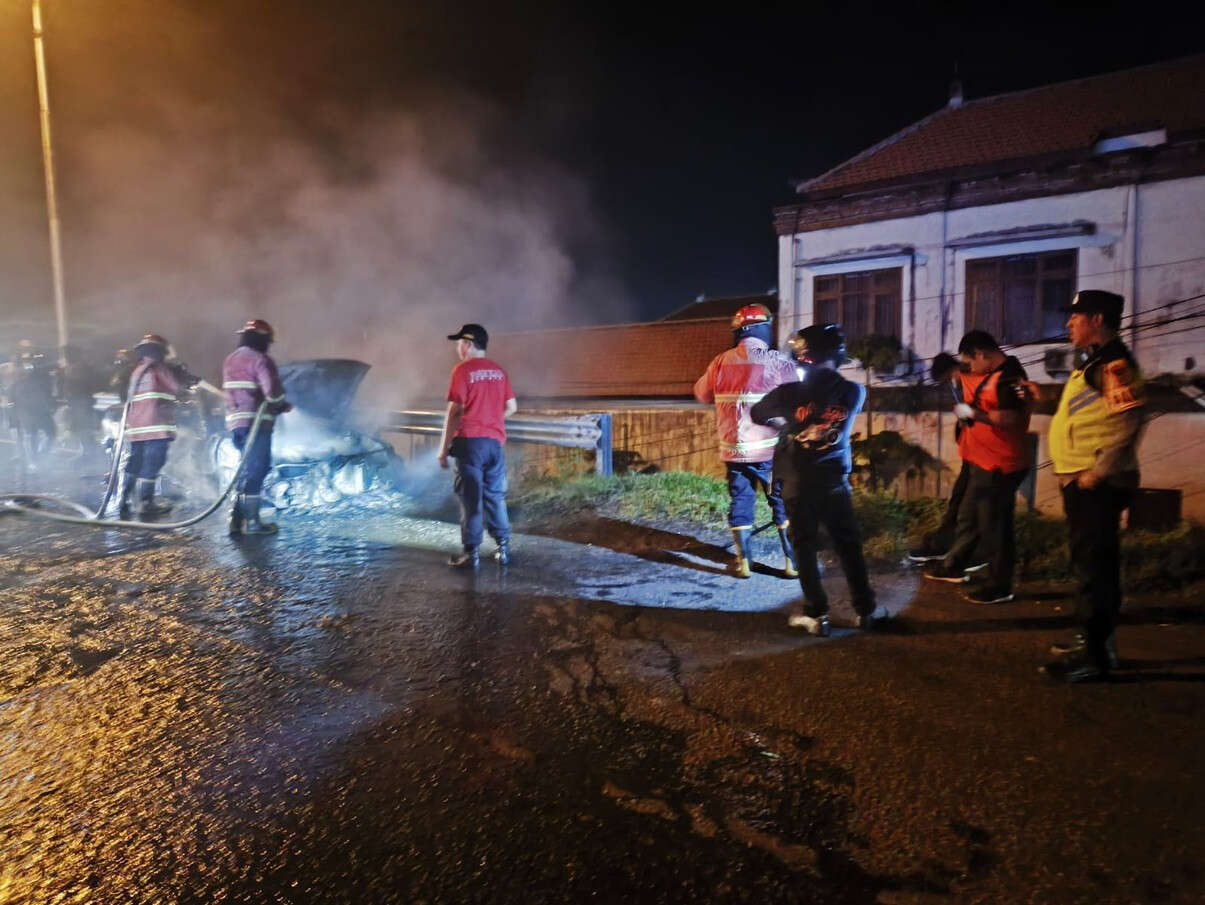 Mobil Sedan Terbakar di Jalan Bypass Ngurah Rai Denpasar, Ini Temuan Polisi