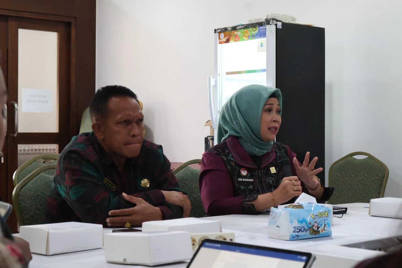 Kemenkum Bali Harmonisasi Ranperda Reklama Gianyar, Kakanwil Eem Berpesan