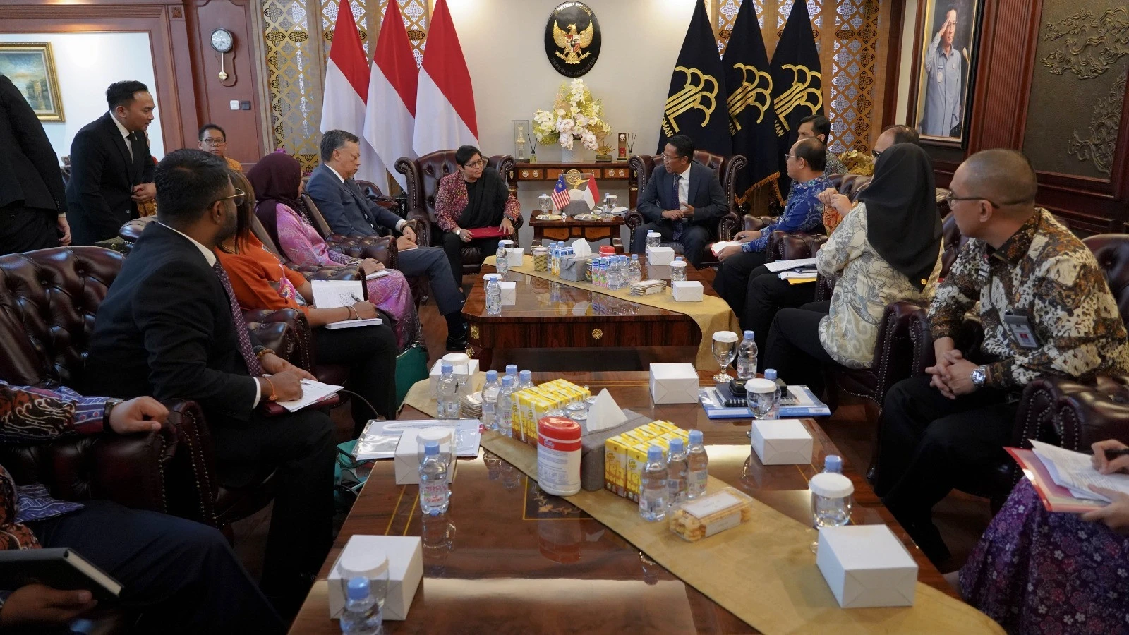 Menkum Supratman Bertemu Menteri Dato Sri Azalina, Sorot Pembangunan Hukum di ASEAN