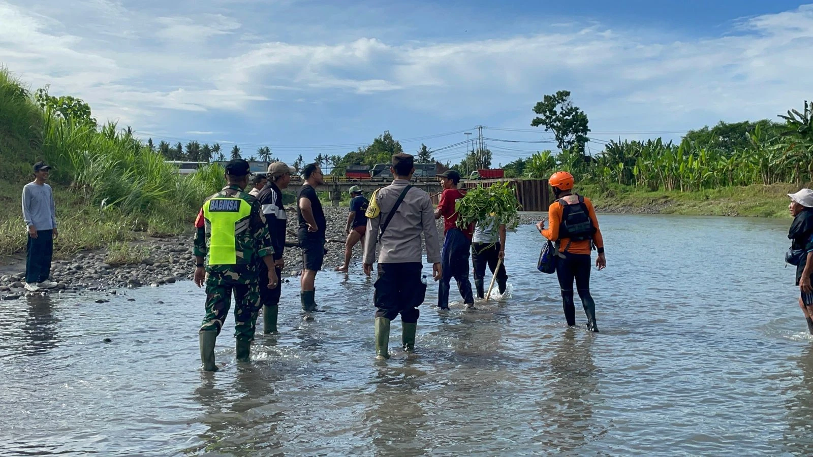 Tim SAR Sisir Sungai Bilukpoh, Cari Warga Jombang yang Hilang Diterjang Air Bah