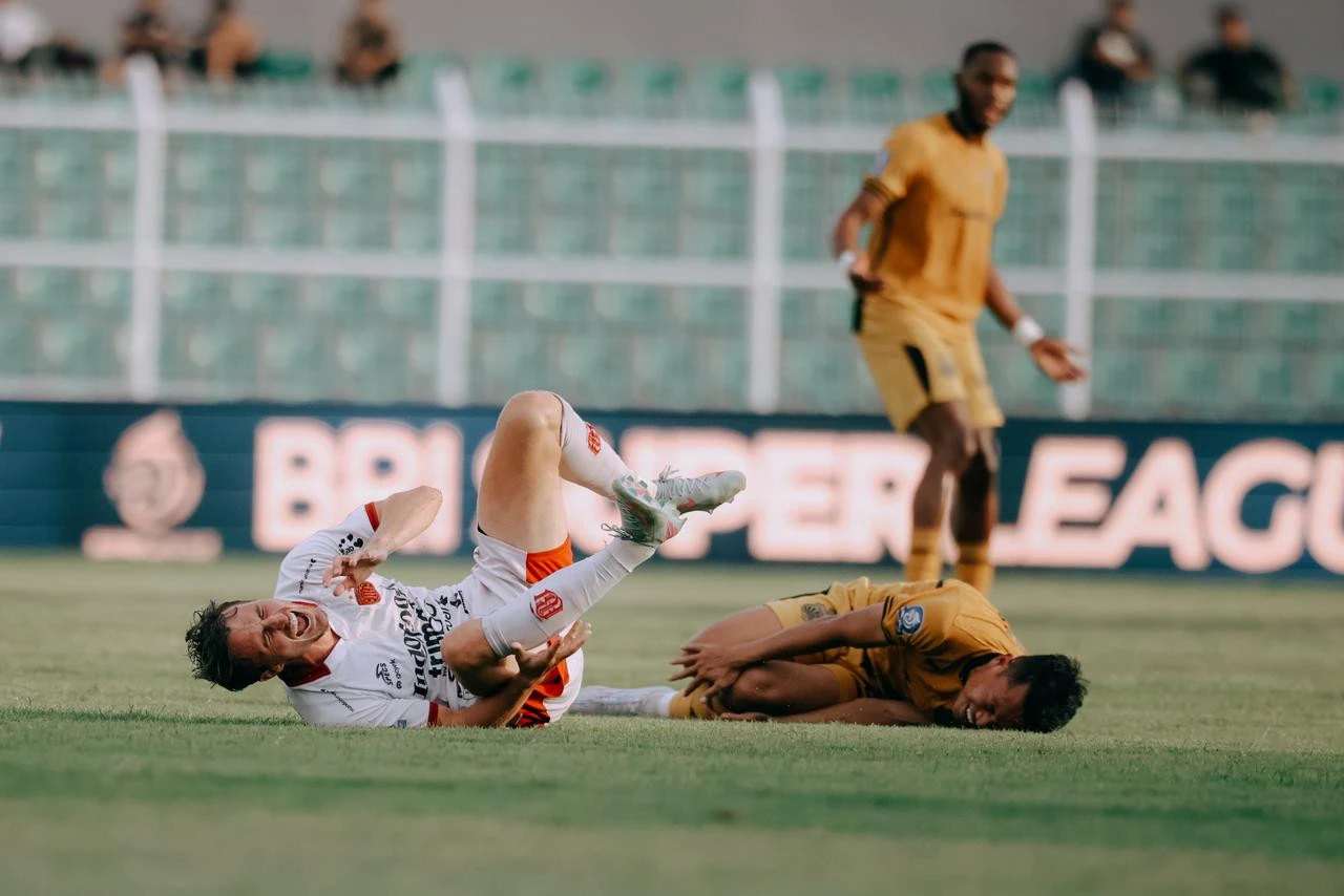 Johnny Jansen Masih Terbayang Kartu Merah Tim Receveur, tak Masuk Akal