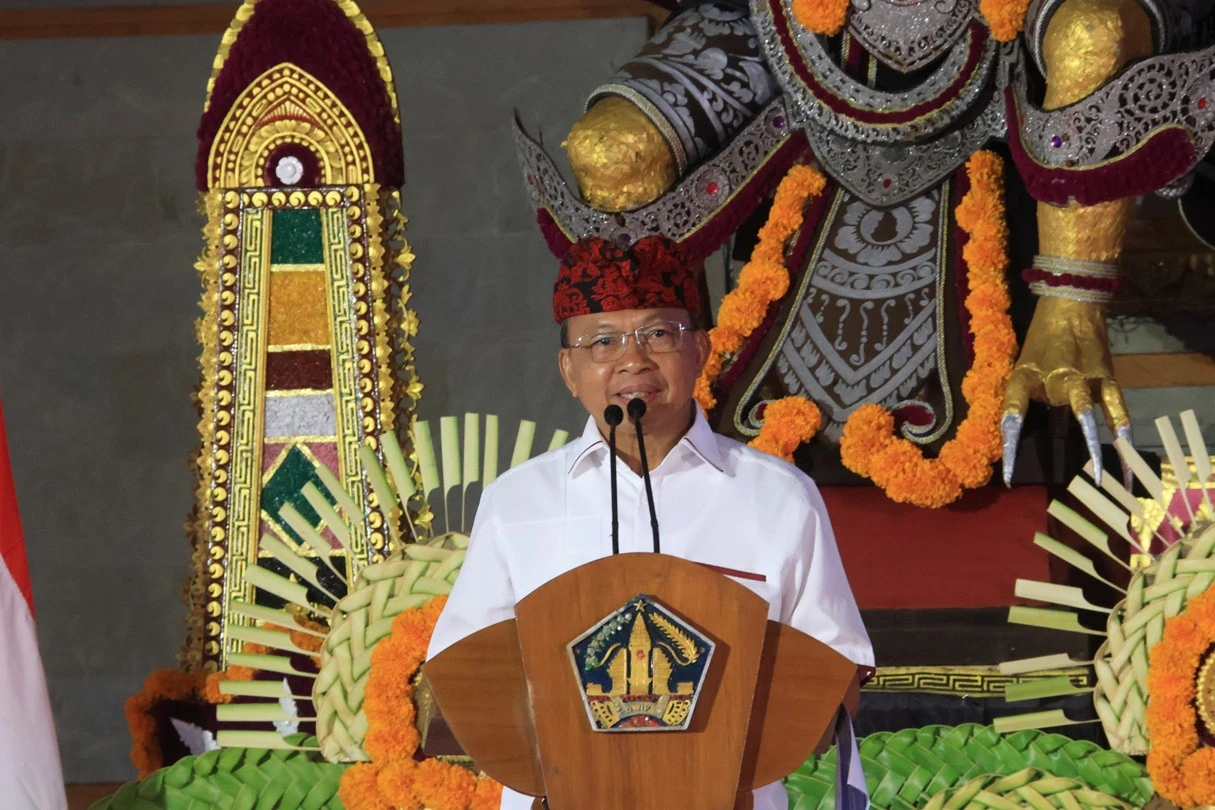 Pesan Koster di Wantilan Pura Samuan Tiga: Stop Santai, Wajib Kerja Keras