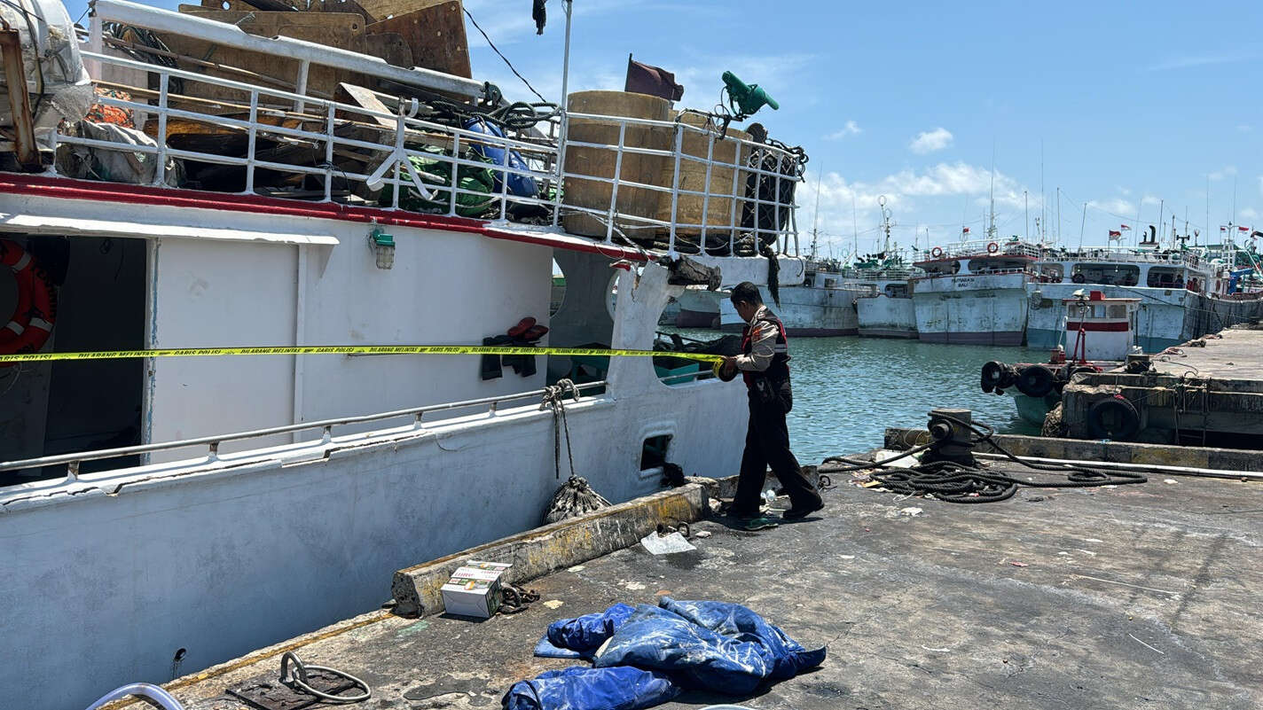 Kamar Mesin KM Permata 168 di Dermaga Barat Benoa Meledak, 2 ABK Tumbang