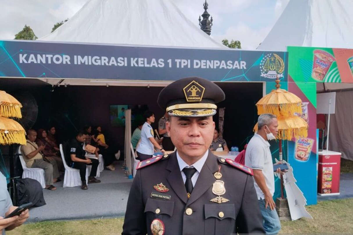 Imigrasi Denpasar Usir Bule Rusia Pengidap Gangguan Jiwa dan Overstay, Tegas!