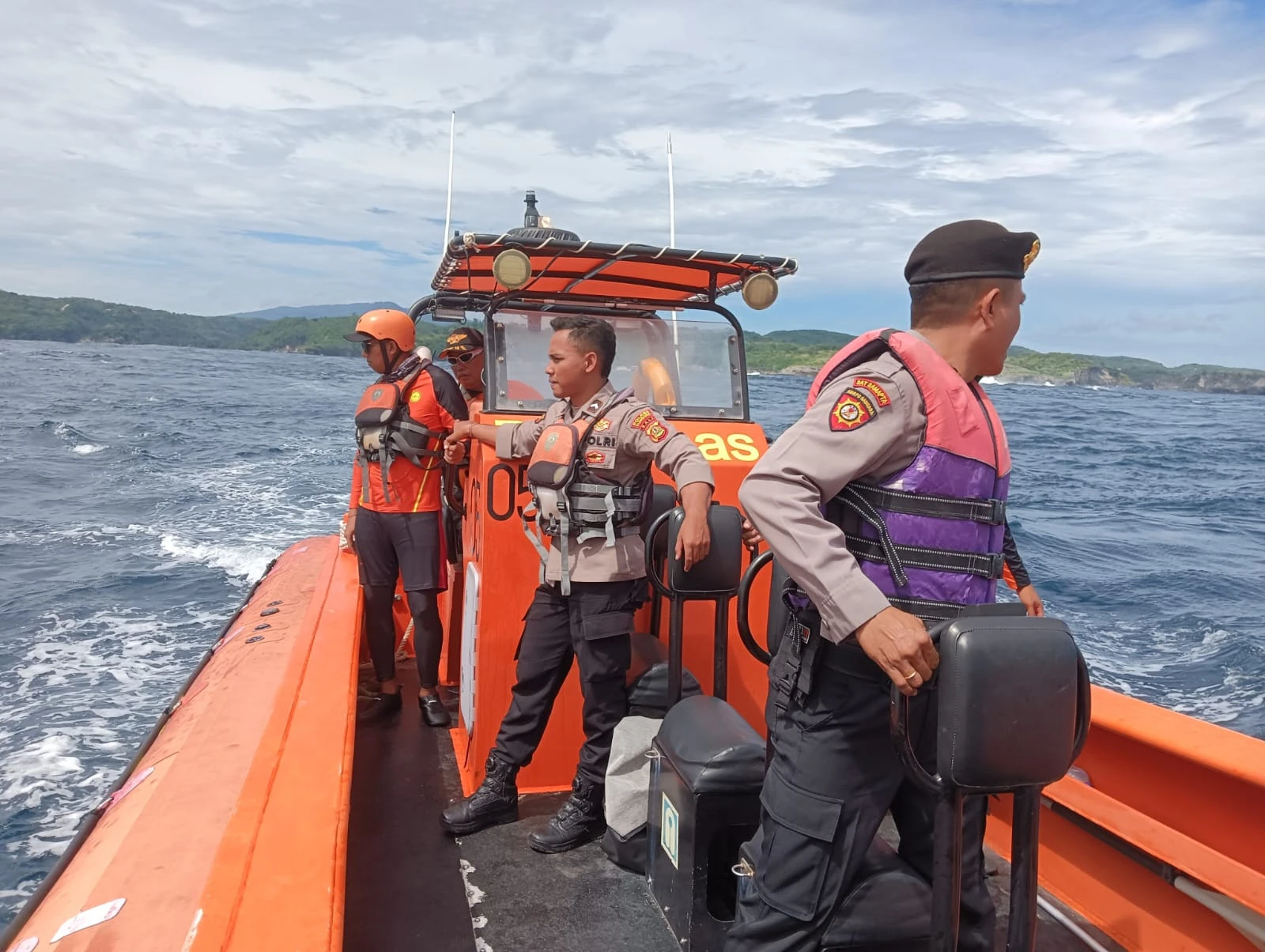 Pria NTT Terjatuh ke Laut saat Mancing di Pinggir Tebing, Raib Tanpa Jejak