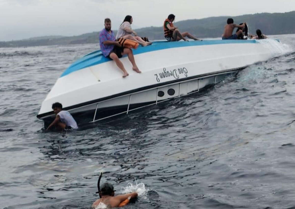 Boat Berpenumpang 11 WNA Terbalik Dihantam Ombak di Perairan Bali, Satu Tewas