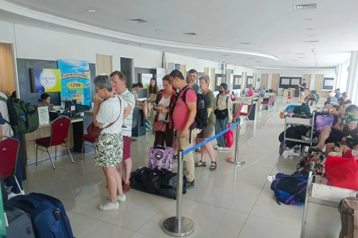 Erupsi Gunung Lewotobi Berdampak, 24 Penerbangan di Bandara Bali Batal Terbang