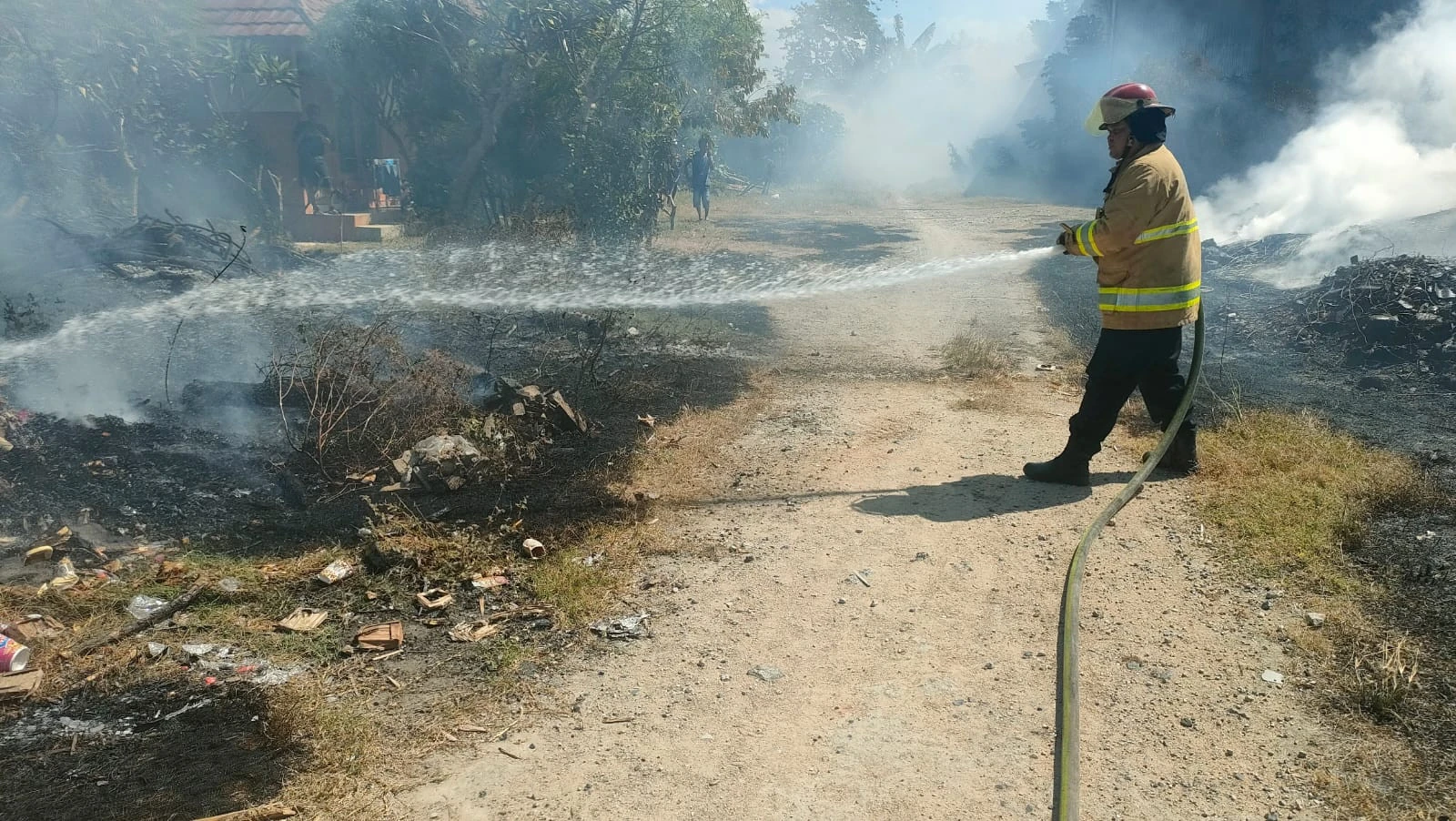 Lahan Kosong di Sanur Denpasar Terbakar, Polisi Minta Warga Waspada Bakar Sampah