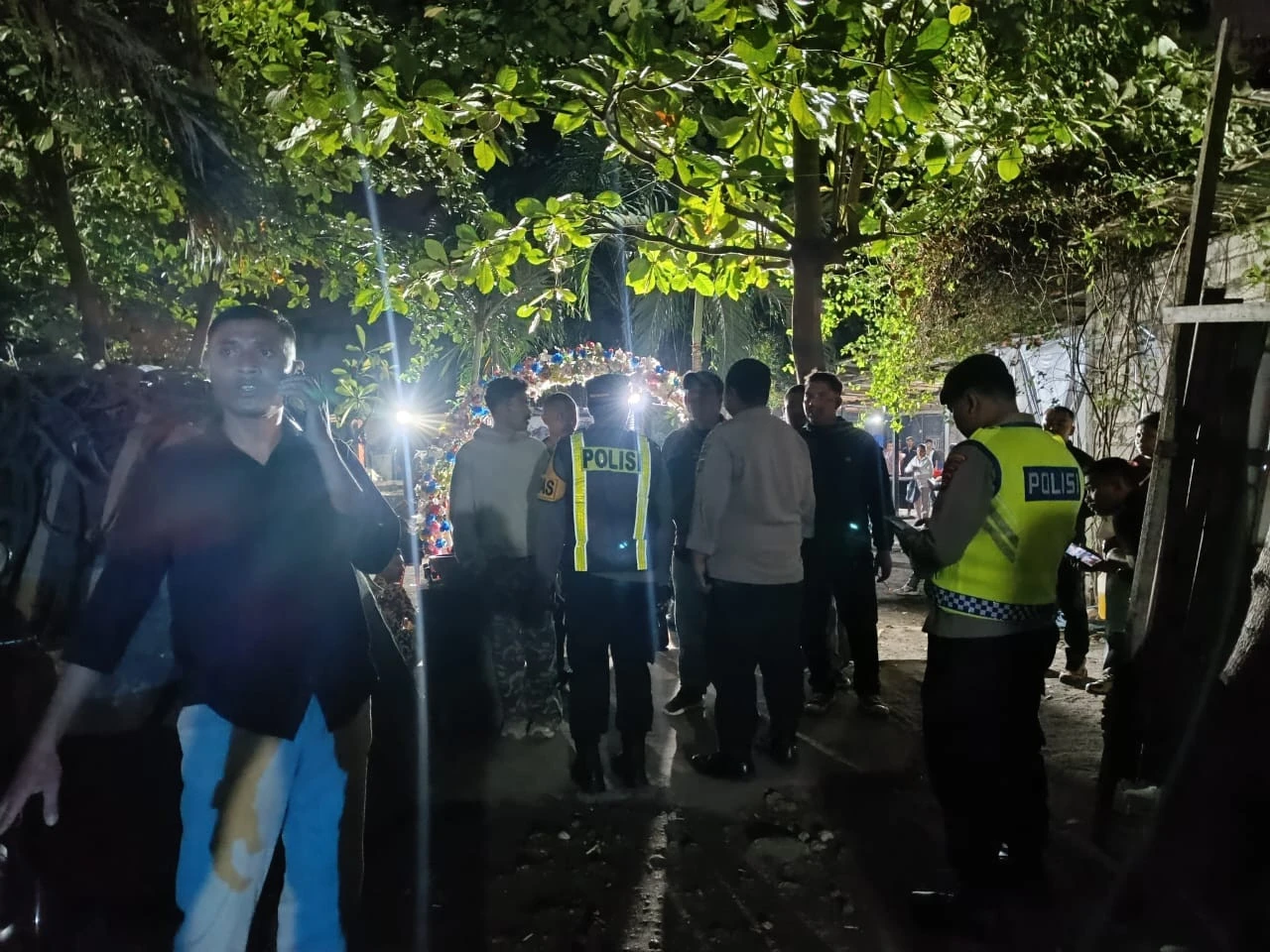 Heboh Acara Pernikahan di Waroeng Kakoel Denpasar Dilempari OTK, Polisi Bergerak