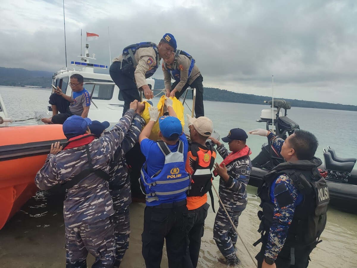 Penumpang KMP Citra Mandala Sakti Nekat Melompat ke Perairan Selat Bali, Tragis!