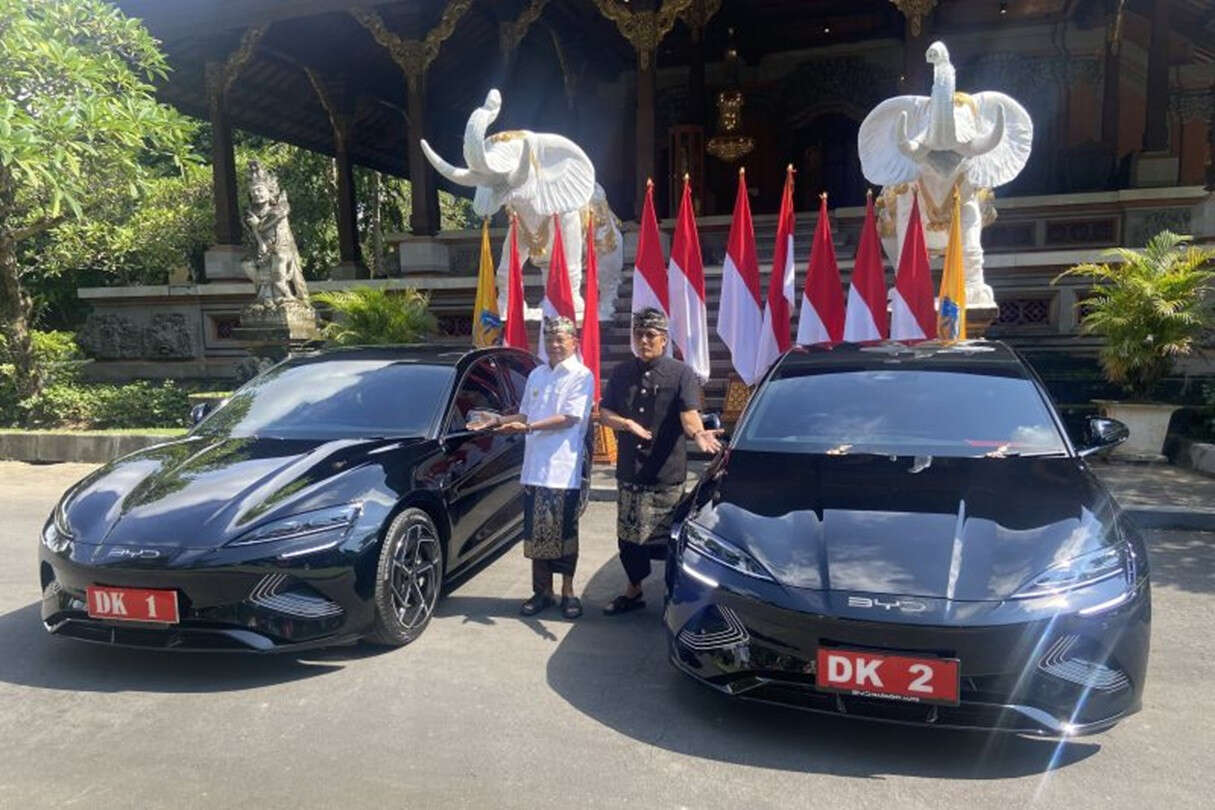 Koster–Giri Pamer Mobil Listrik BYD, Klaim Lebih Hemat, Ajak Bupati Mengikuti