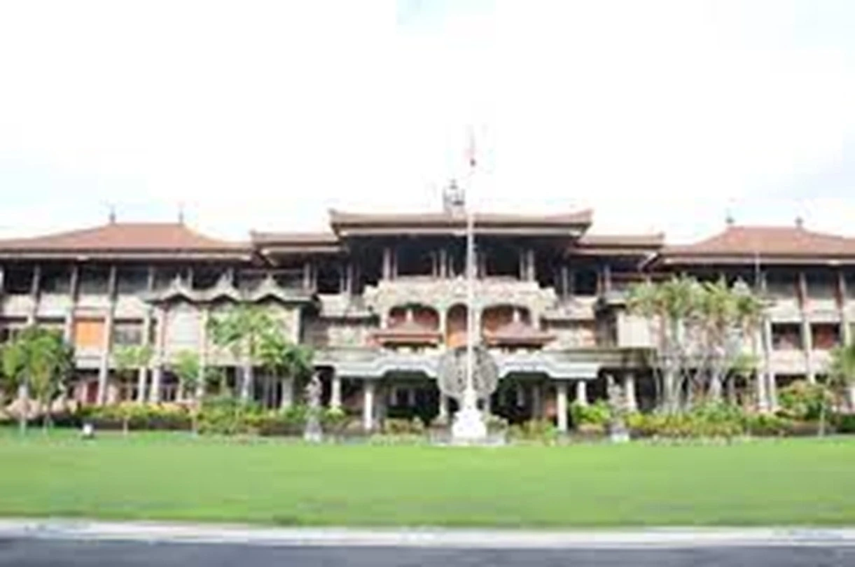 Atap Gedung DPRD Bali Bocor, Pinjam Kantor Gubernur, Sekwan Merajuk
