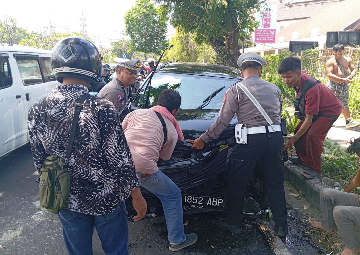 Sopir Grab OC di Jalan Bypass Ngurah Rai, Tabrak Media, Tercium Bau Alkohol