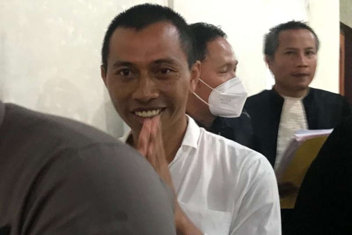 Hakim PN Denpasar Vonis Bebas Pemelihara Landak Jawa, Spontan Sujud Syukur