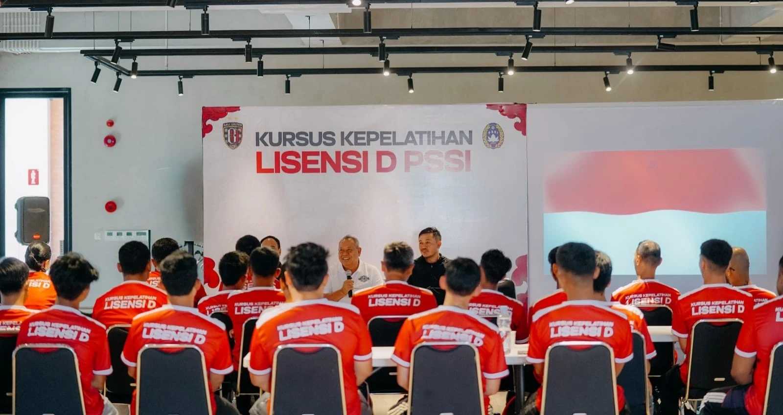 Drummer Band Lolot hingga Pesepakbola Wanita Ambil Lisensi D Nasional di Bali