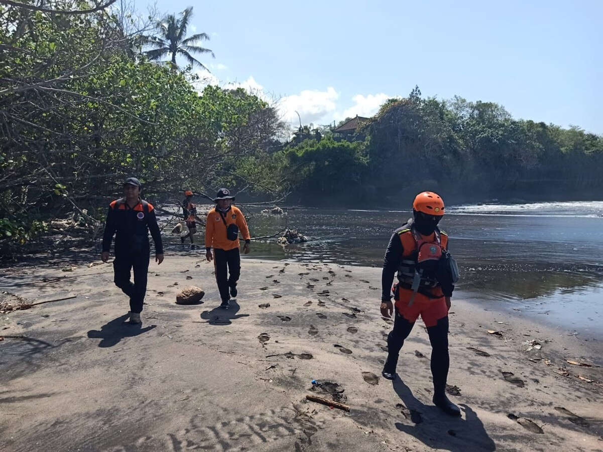 Bule Australia Hilang Terseret Ombak Pantai Balian Tabanan, Tim SAR Bergerak