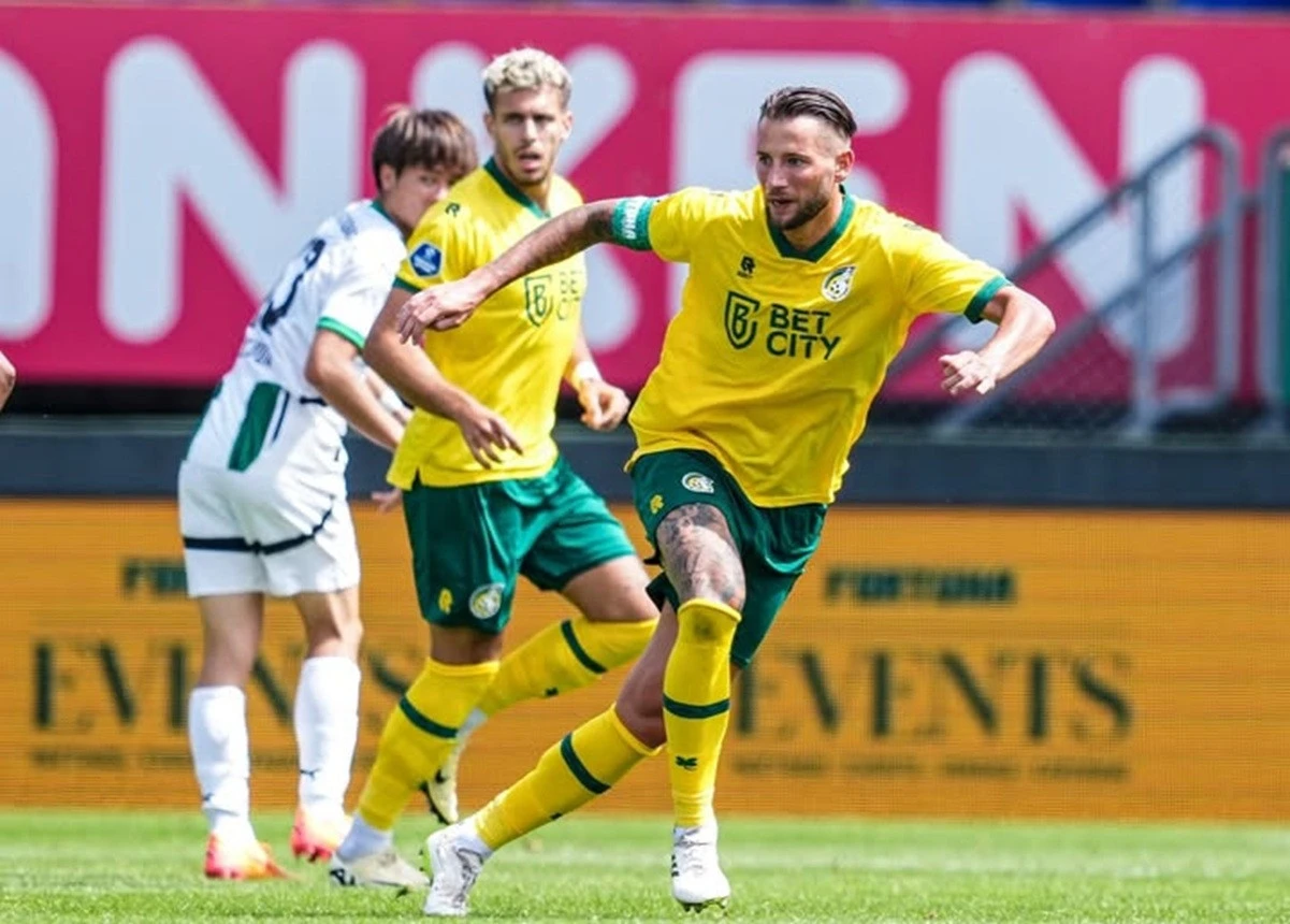Johnny Jansen Kirim Sinyal, Eks Bek Serie A & Eredivisie Mitchell Dijks Merapat