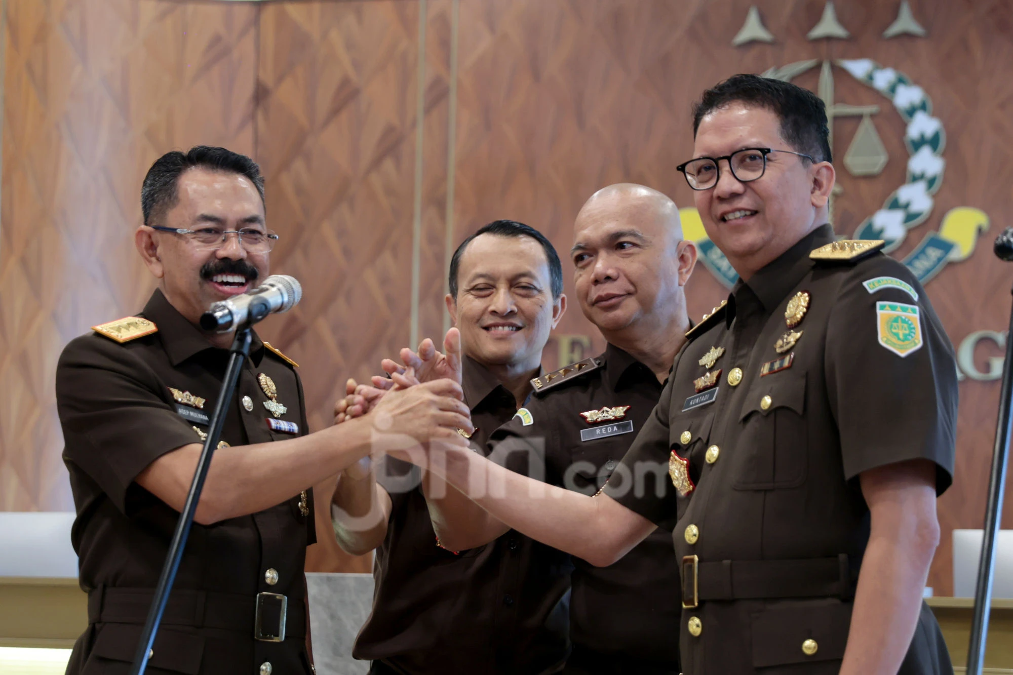 Bukan Cuma Kuntadi yang Mendapat Pesan soal Menara Gading