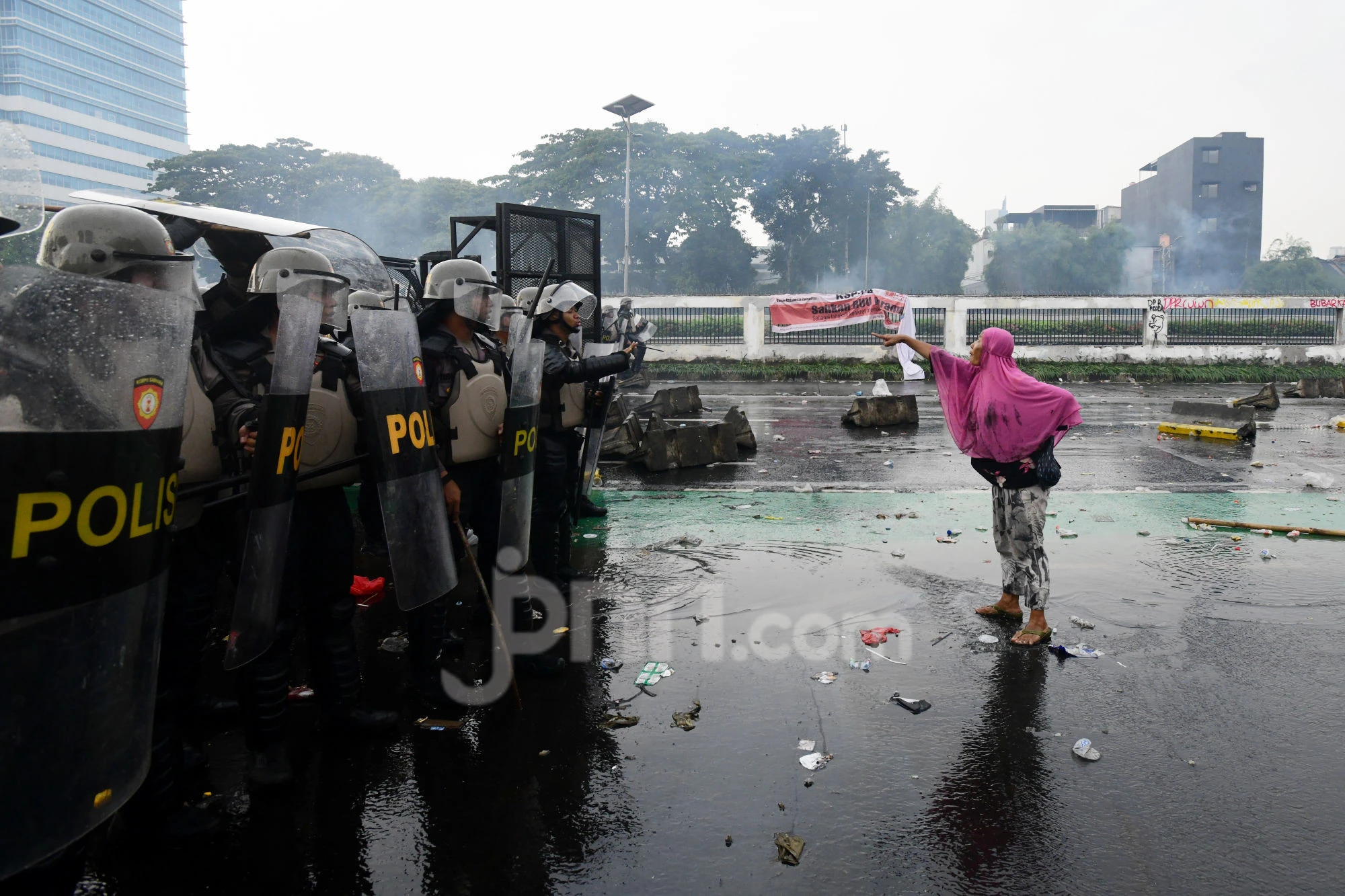 Soroti Insiden Ojol Dilindas Rantis Brimob, Amalia Prabowo Singgung Negara-DPR yang Mati Rasa & Gaya