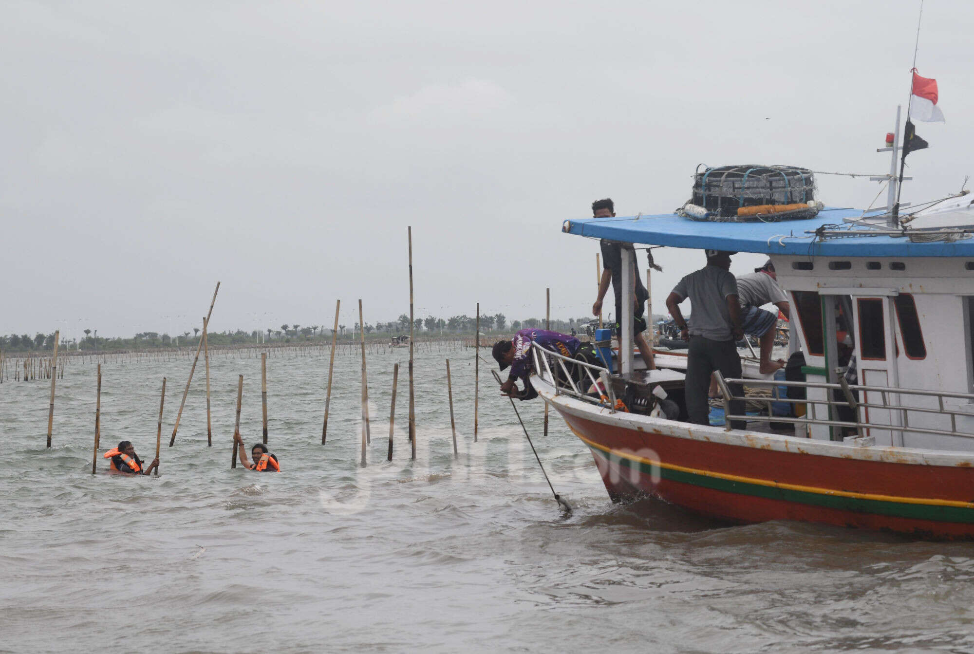 Nelayan Sukawali Tak Masalah Ada Pagar Laut di Kampungnya