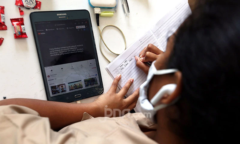 2 Platform Digital Ini Belum Patuhi Batas Usia 16 Tahun, Menkomdigi Berkomentar Tegas