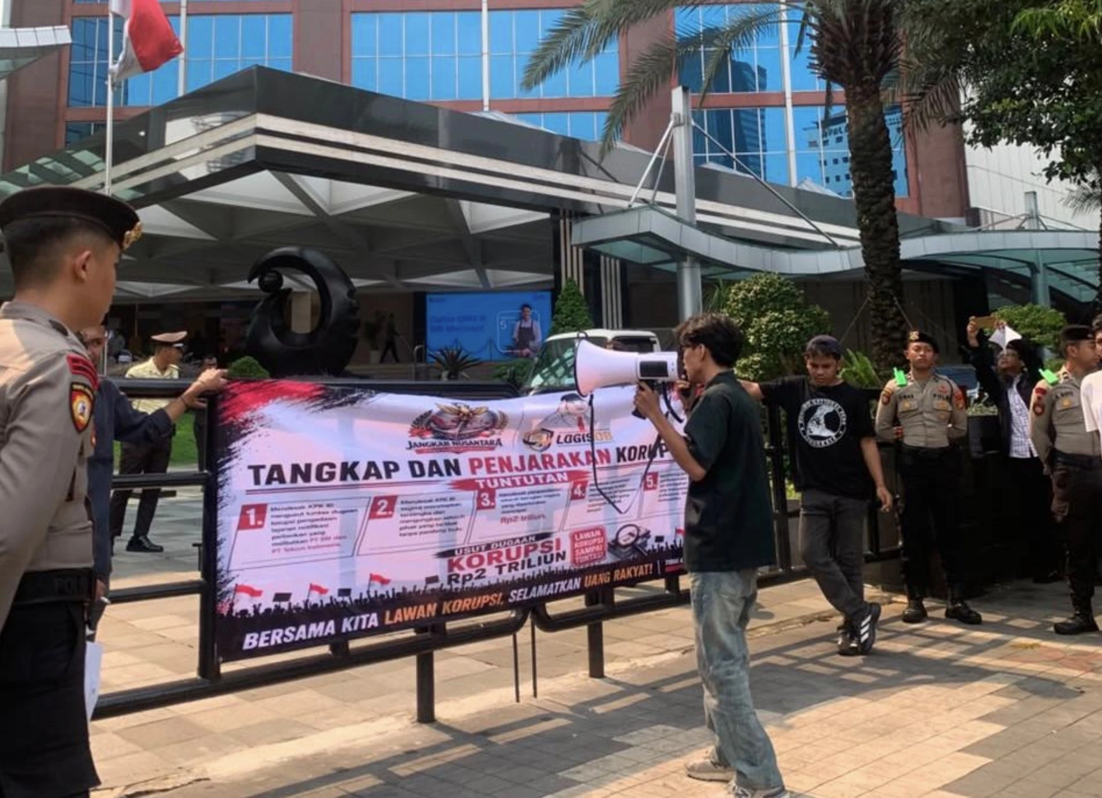 Logis 08 Berdemonstrasi di Kantor KPK, Begini Tuntutannya