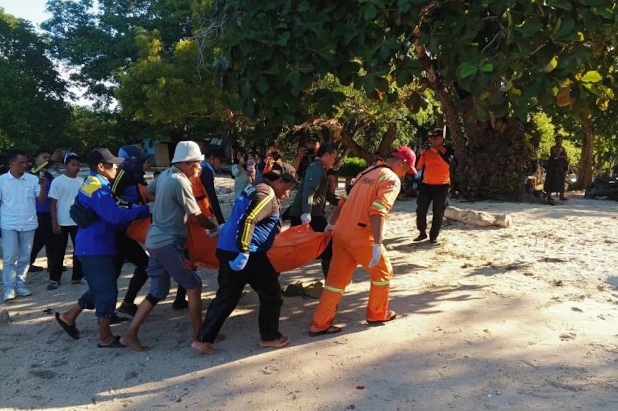 Pemancing Terjatuh ke Palung Pantai Bama Ditemukan Meninggal