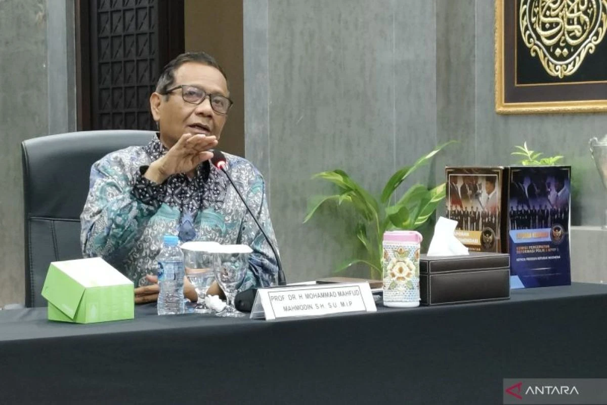 Mahfud MD Ungkap Alasan Polri Tidak di Bawah Kementerian, Singgung Politisasi