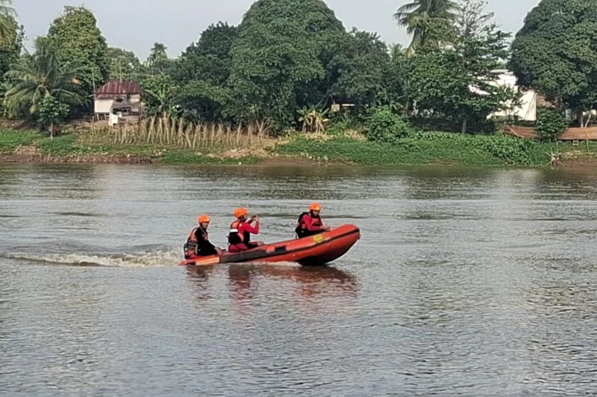 Cari Pemuda Hanyut, Tim SAR Sisir Sungai Ogan