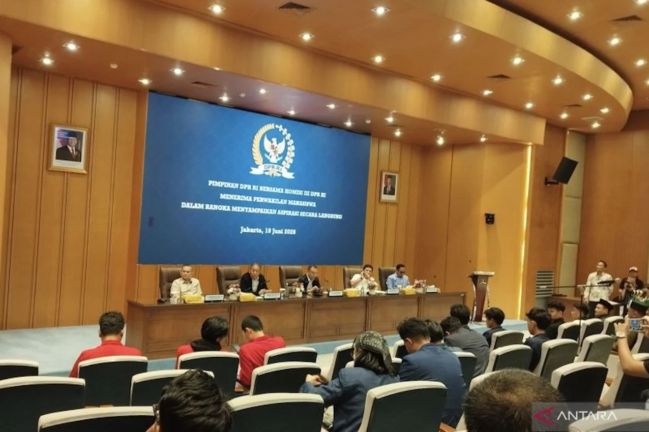 Terima Mahasiswa Demo, Dasco Langsung Telepon Bahlil dan Kepala BGN di DPR