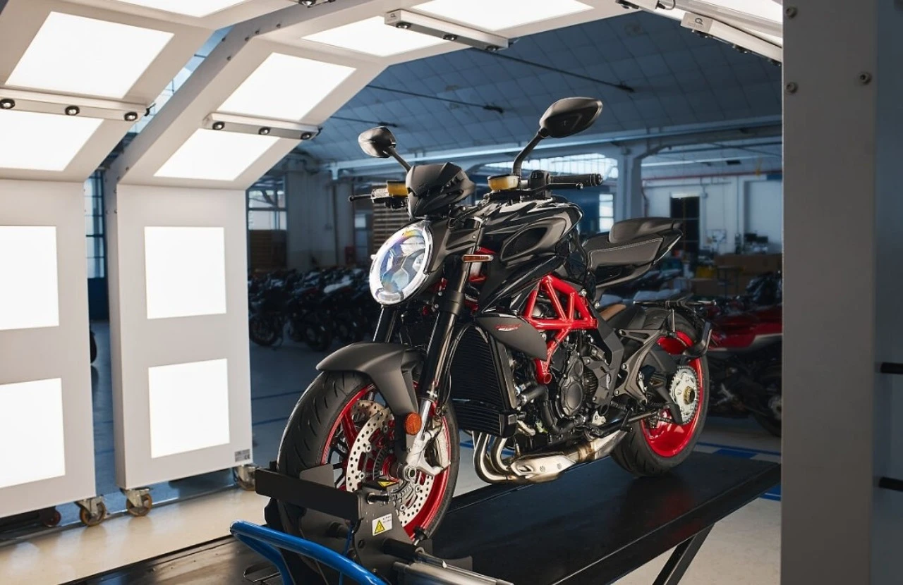 MV Agusta Brutale 800 Edisi Nero Carbonio, Harga Rp 228 Juta