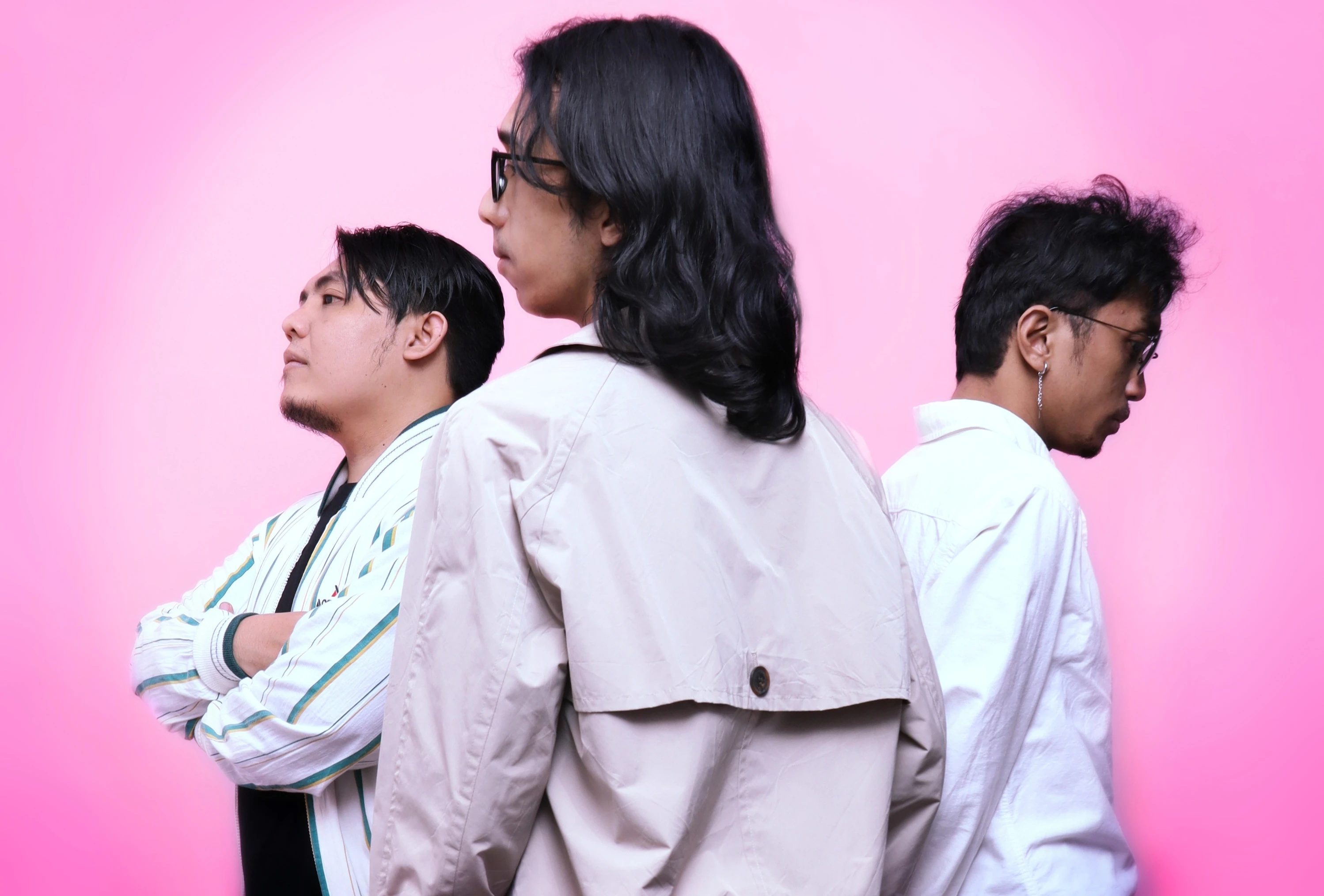 One More Light Hadirkan Lagu Baru Penuh Emosional