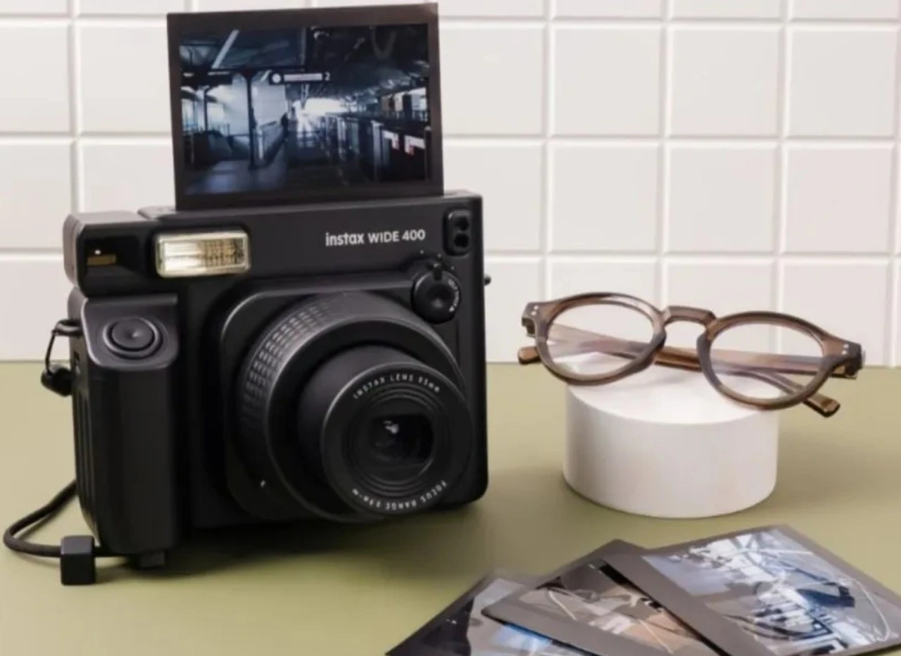 Fujifilm Rilis Instax WIDE 400 Warna Jet Black