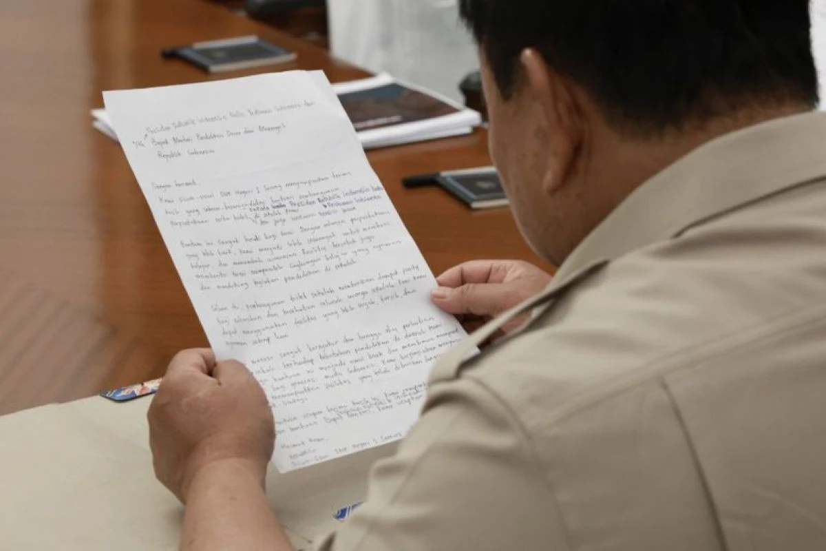 Prabowo Baca Surat Siswa SMK Negeri 1 Sorong, Isinya Begini