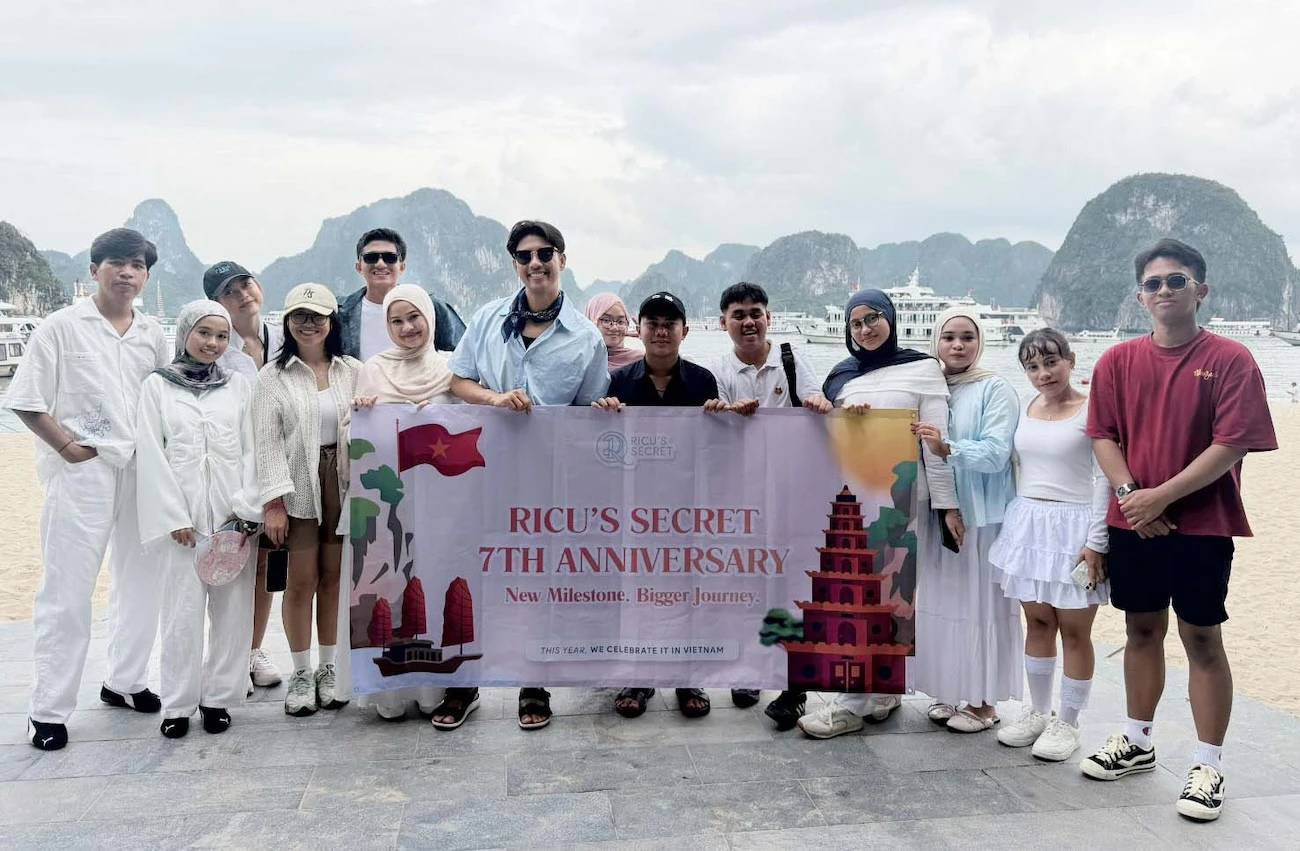 Rayakan 7 Tahun Ricu's Secret, Ricky Cuaca Ajak Karyawan Berlibur ke Vietnam