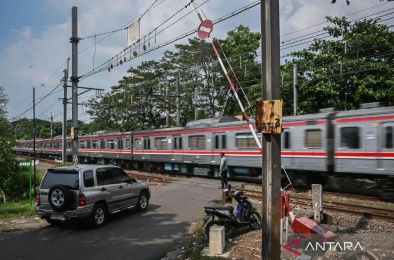 Medan Magnet Rel Tak Bikin Mobil Mogok, Ini Penjelasan Ilmiahnya