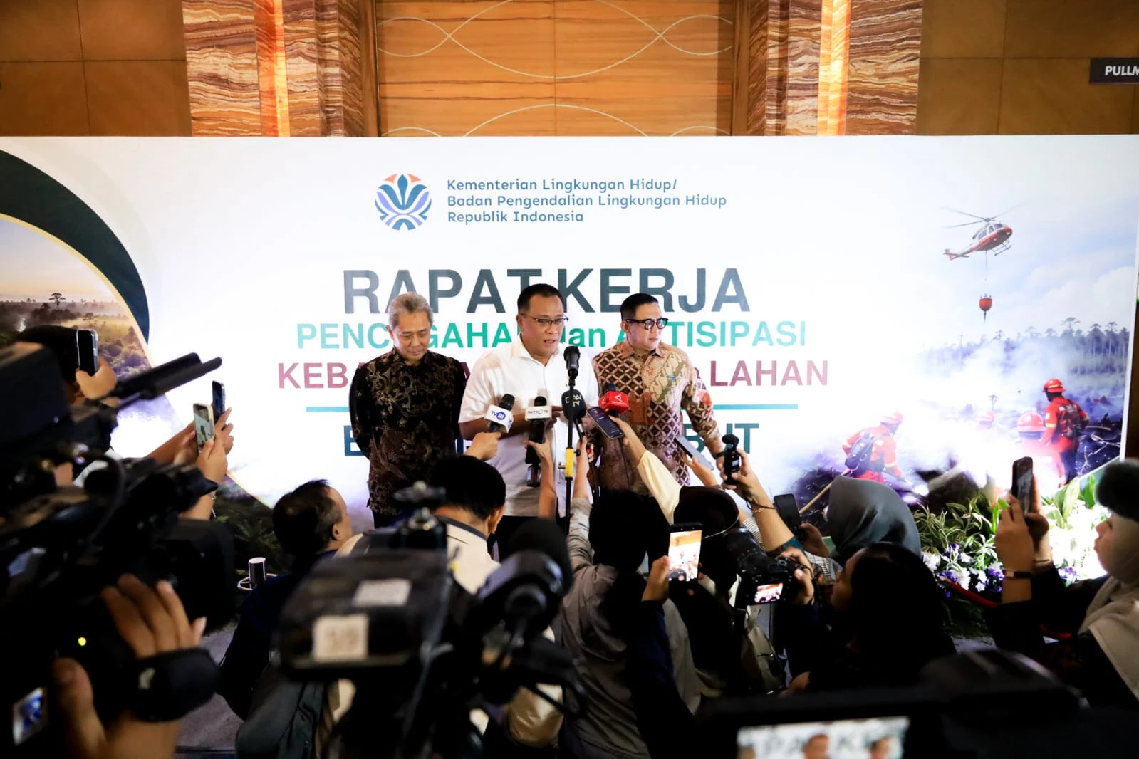 Menteri Jumhur: Tak Boleh Ada Kebakaran di Wilayah Konsesi