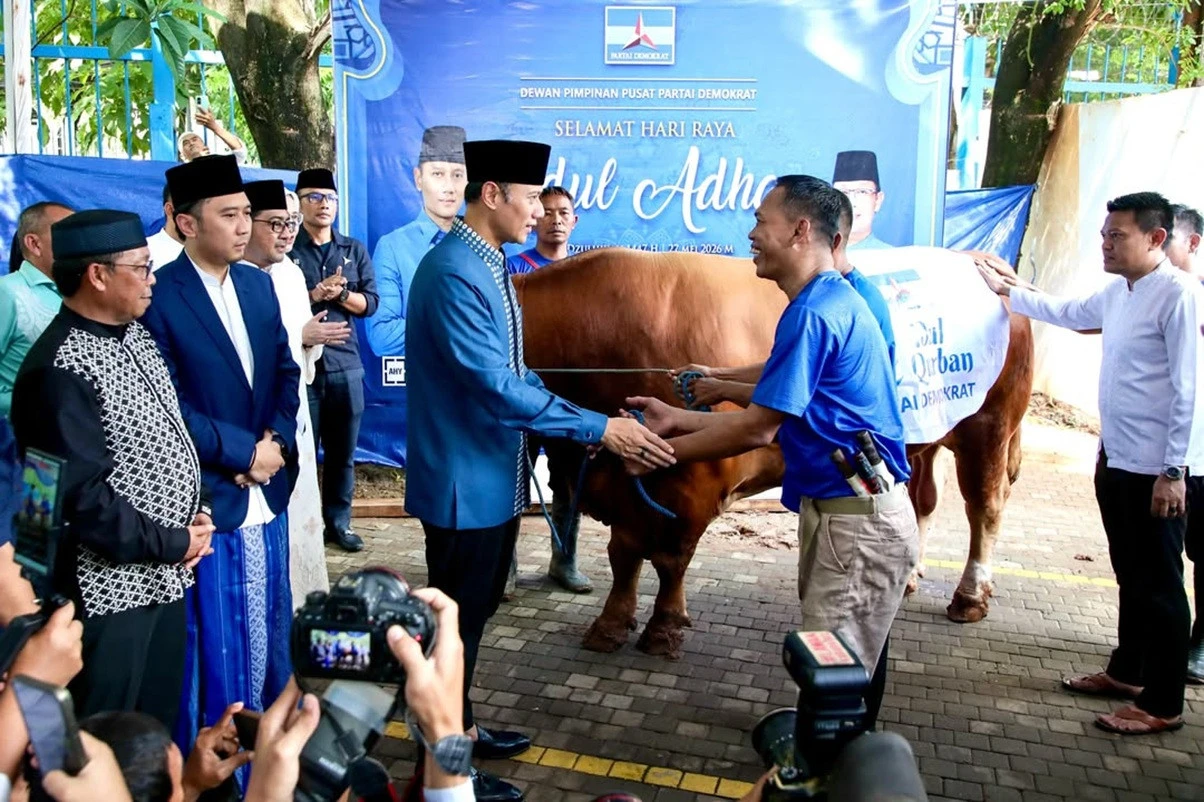 Ikuti Instruksi AHY, Demokrat Jakarta Berikan Ribuan Paket Daging Kurban untuk Warga