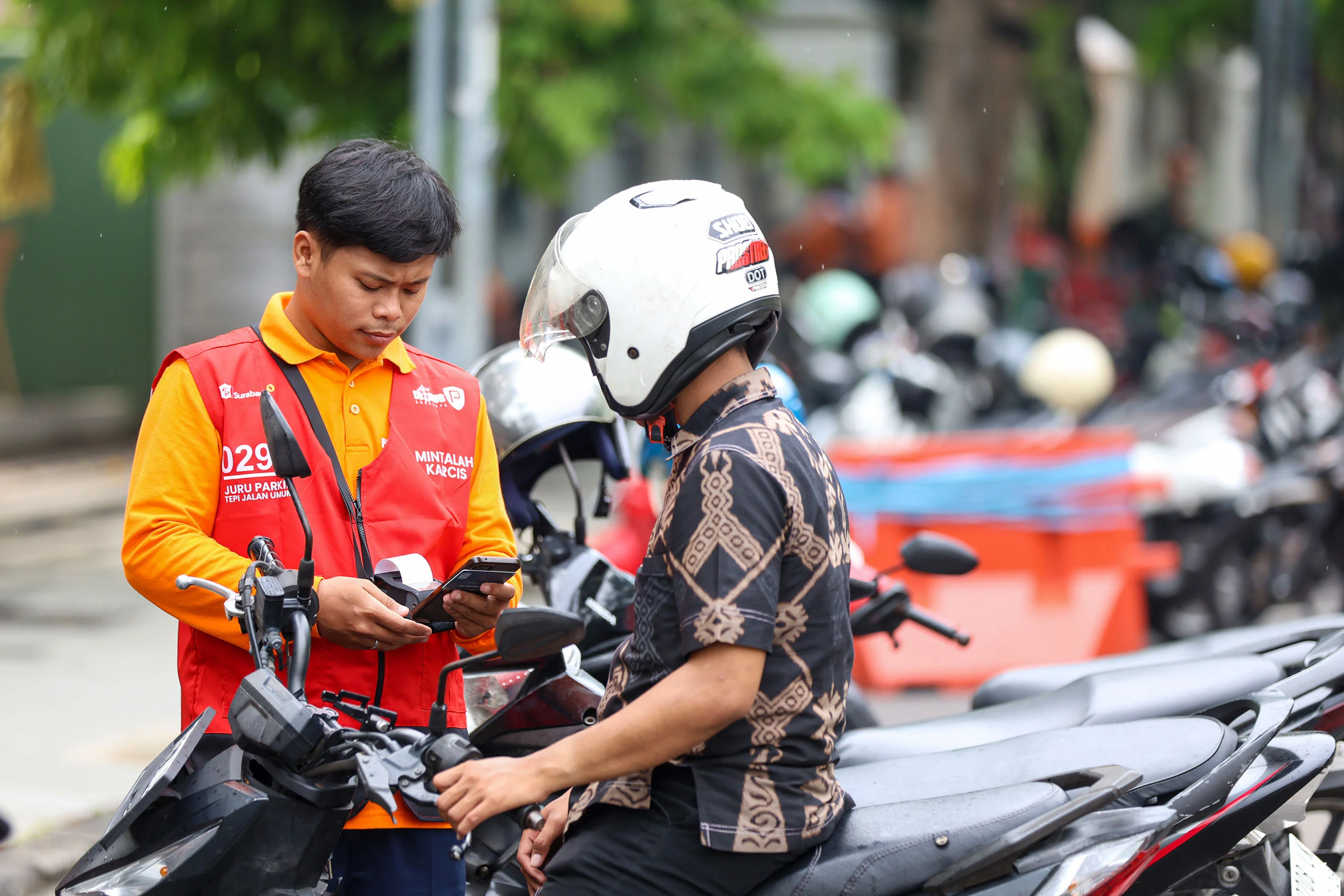 Parkir Digital di Surabaya Makin Luas, Kini Didukung 926 Petugas
