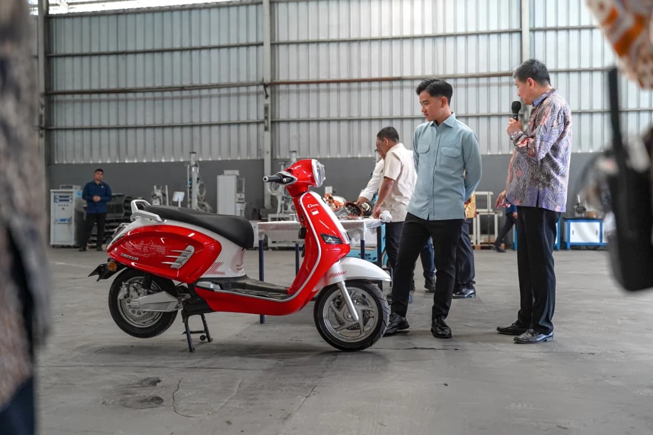 United E-Motor Rilis C2000 Edisi Merah Putih, Ada Mas Gibran, Ngapain?